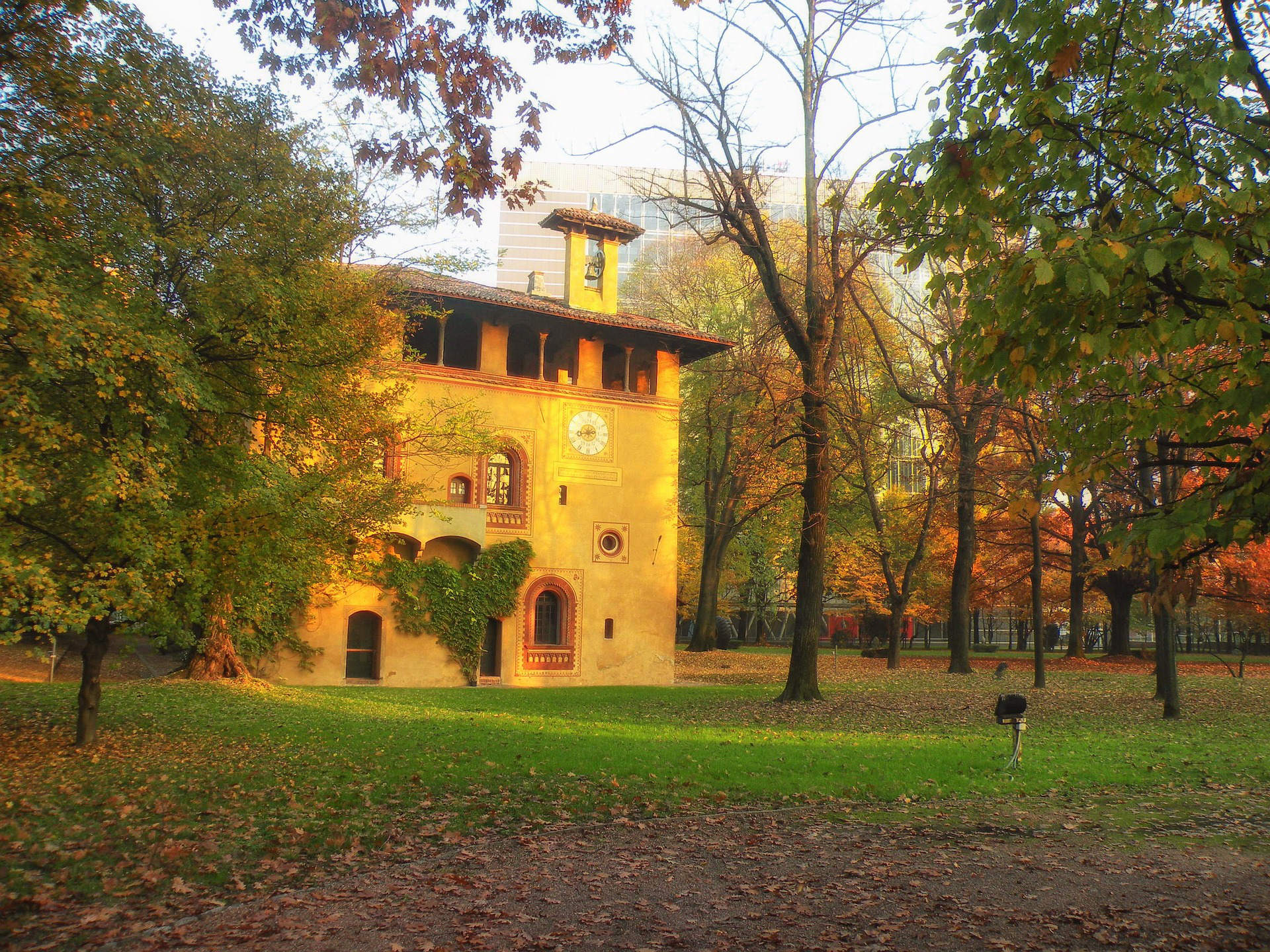 Visit Milano in the fall.