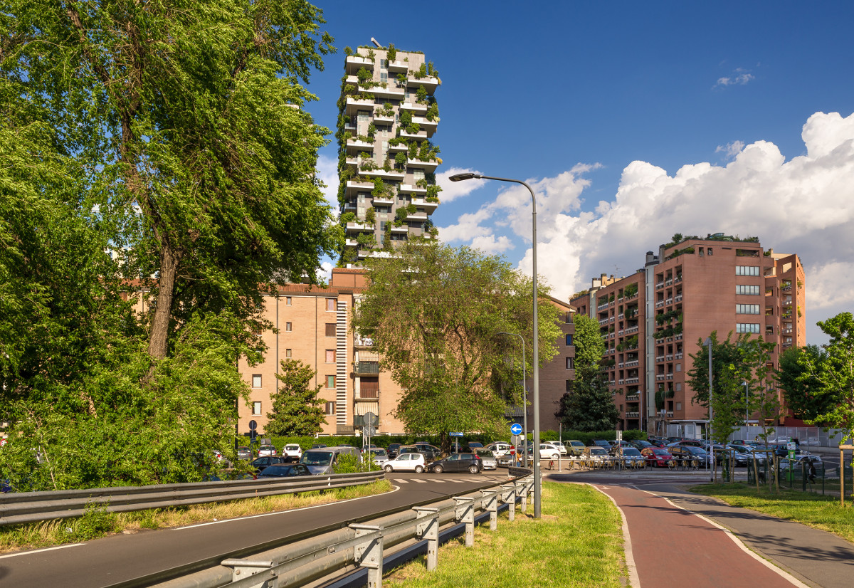 Isola offers urban decoration for those who wish to photograph the unexpected.